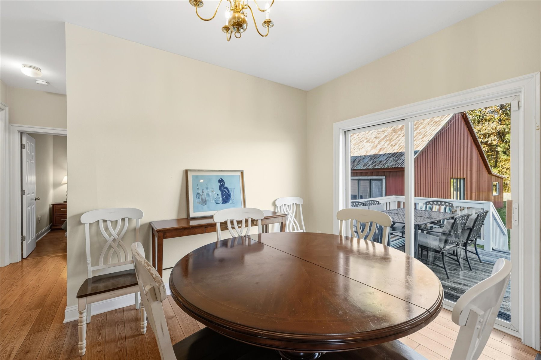 14-Eat-In Kitchen